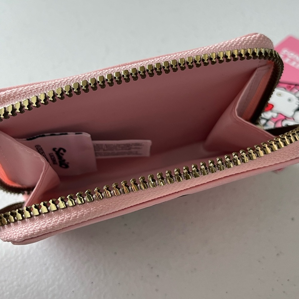 Hello Kitty Pink Accessory Bundle | Beanie, Gloves, Wallet, Watch & Keychain - Picture 12 of 17